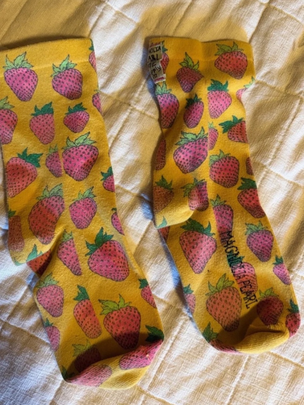 🍓 RARE Magnolia Pearl Strawberry Crew Socks in Angel Food (Yellow) 🍓 - Picture 3 of 3